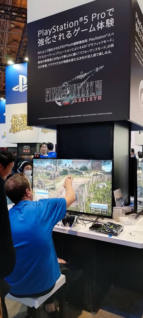 展台 大佬爽玩4K60帧《FF7重生九游会网站PS5Pro登TGS试玩