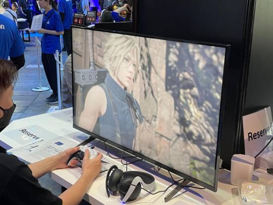 展台 大佬爽玩4K60帧《FF7重生九游会网站PS5Pro登TGS试玩(图2)